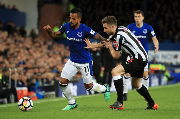 论者都对他 论者都对他